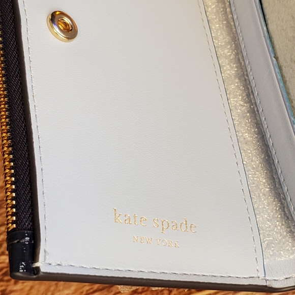 kate spade New York Dottie Bloom Flower Appliqué Leather Bifold Wallet NWT - Picture 9 of 15